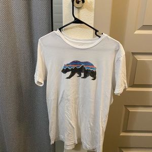 MENS PATAGONIA TEE SHIRT - MEDIUM